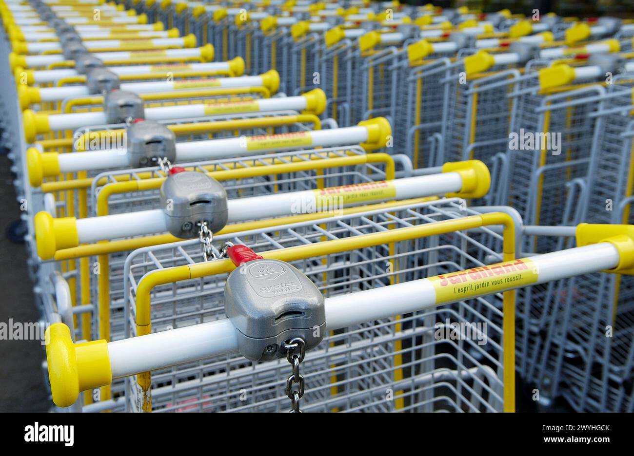 Garden centre trolleys hi-res stock photography and images - Alamy