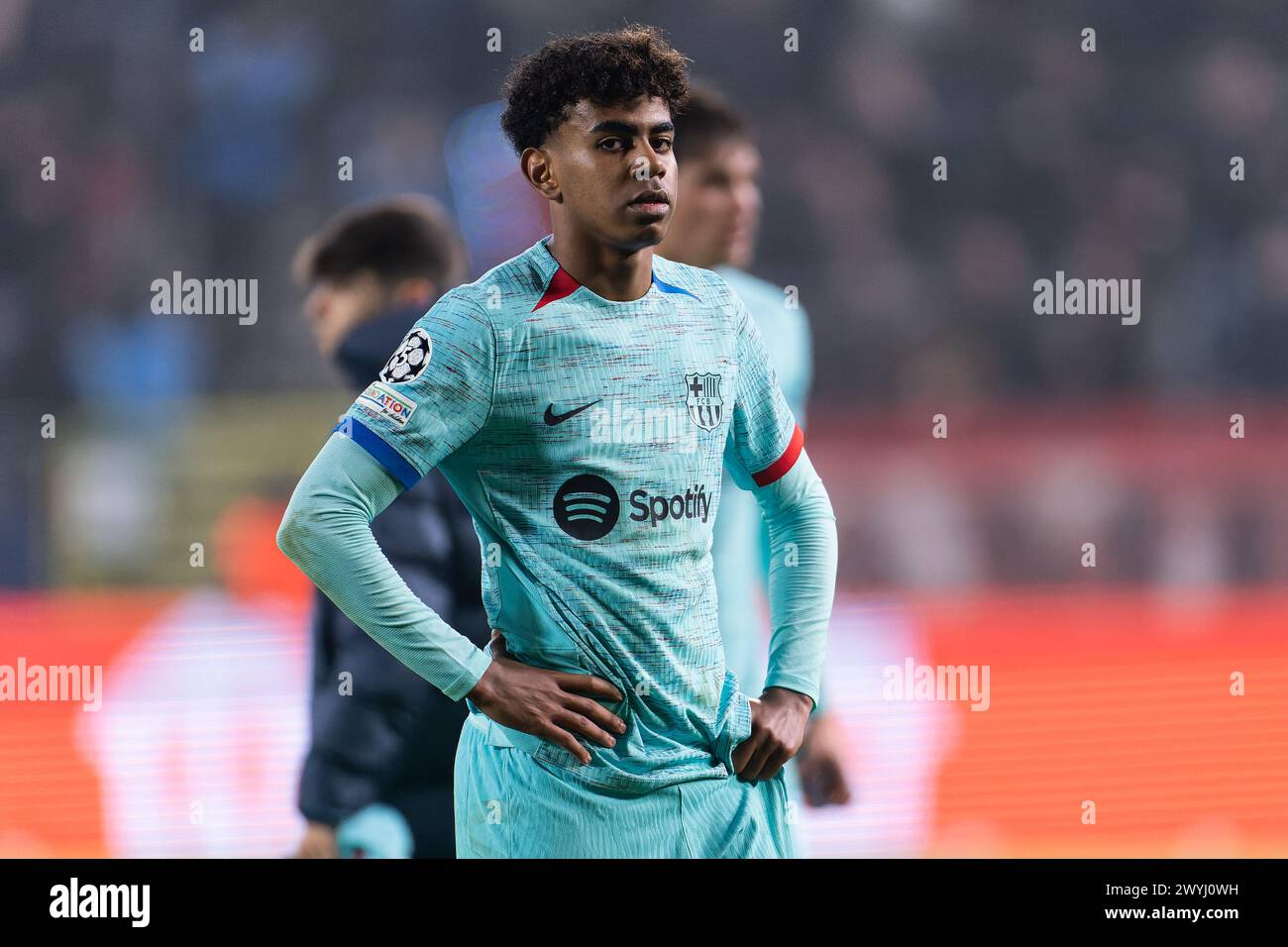 Antwerpen, Belgium. 13th Dec, 2023. ANTWERPEN, BELGIUM - DECEMBER 13: Lamine Yamal of FC Barcelona looks dejected after the Group H - UEFA Champions League 2023/24 match between Royal Antwerp FC and FC Barcelona at Bosuilstadion on December 13, 2023 in Antwerpen, Belgium. (Photo by Joris Verwijst/BSR Agency) Credit: BSR Agency/Alamy Live News Stock Photo