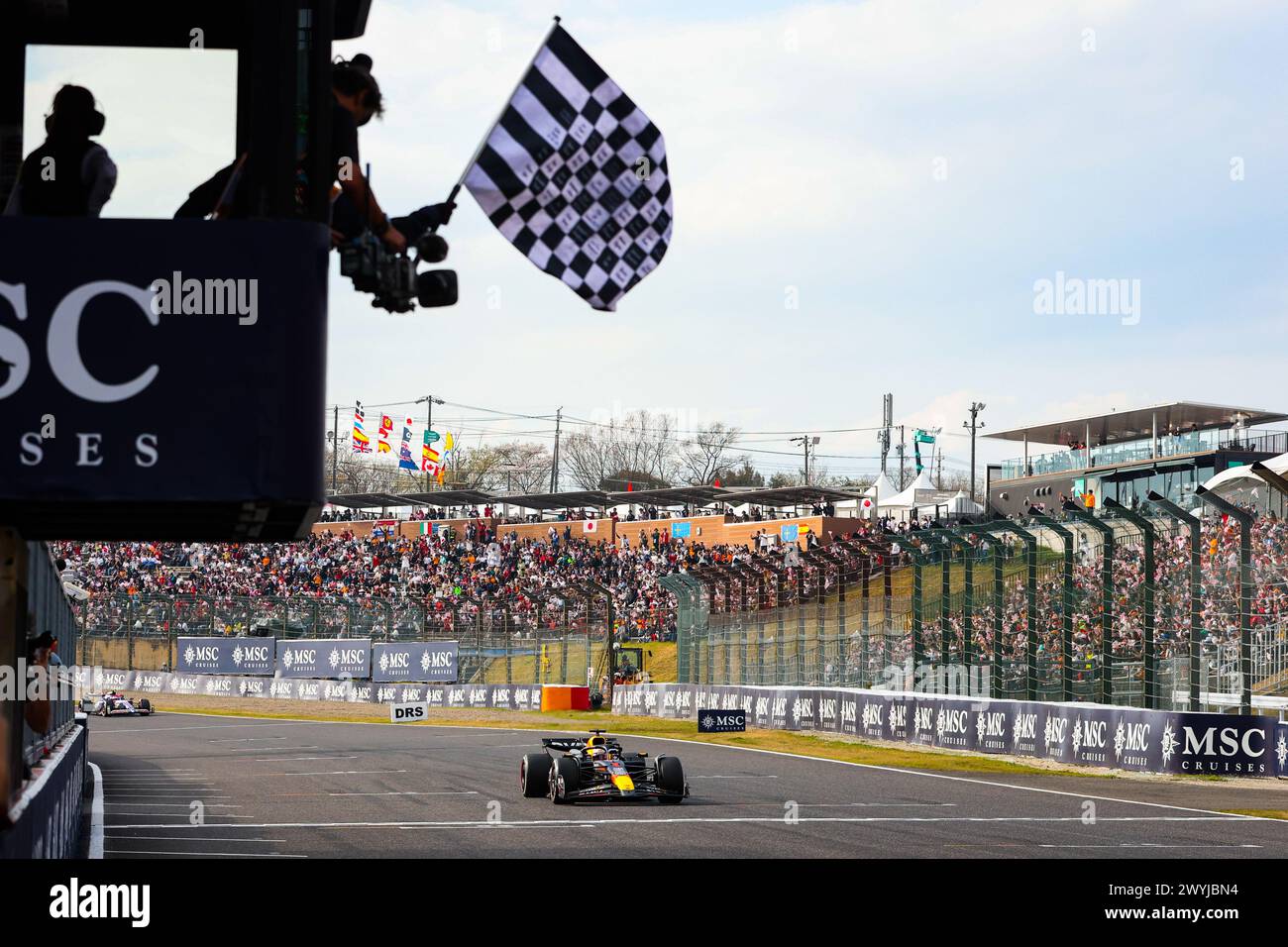 01 VERSTAPPEN Max (nld), Red Bull Racing RB20, action chequered flag, drapeau a damier during the Formula 1 MSC Cruises Japanese Grand Prix 2024, 4th round of the 2024 Formula One World Championship from April 5 to 7, 2024 on the Suzuka International Racing Course, in Suzuka, Japan - Photo Antonin Vincent/DPPI Credit: DPPI Media/Alamy Live News Stock Photo