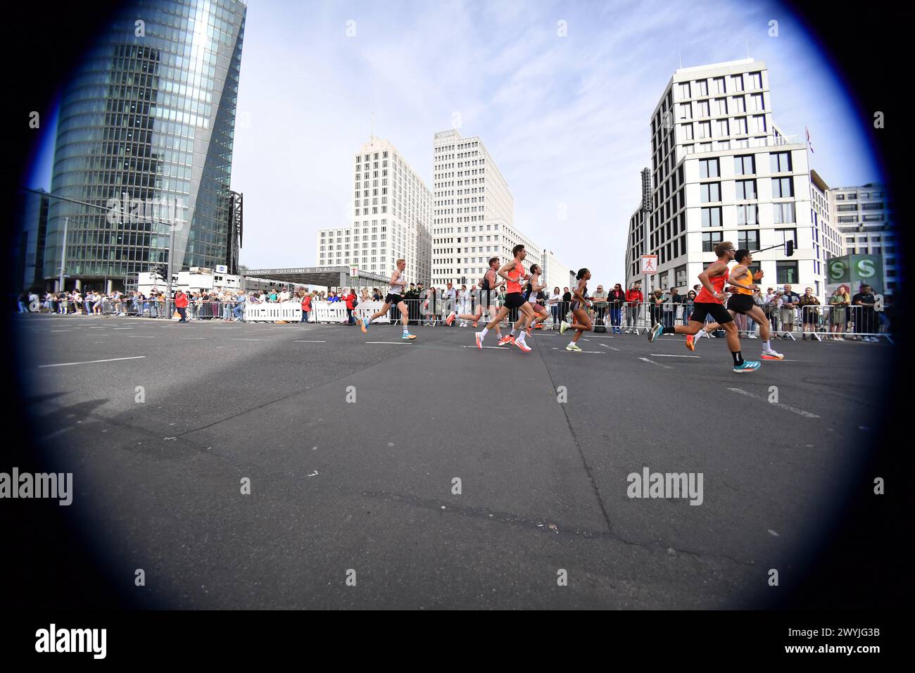 Berlin, Germany. 07th Apr, 2024. Runners at the 43rd Generali Berlin