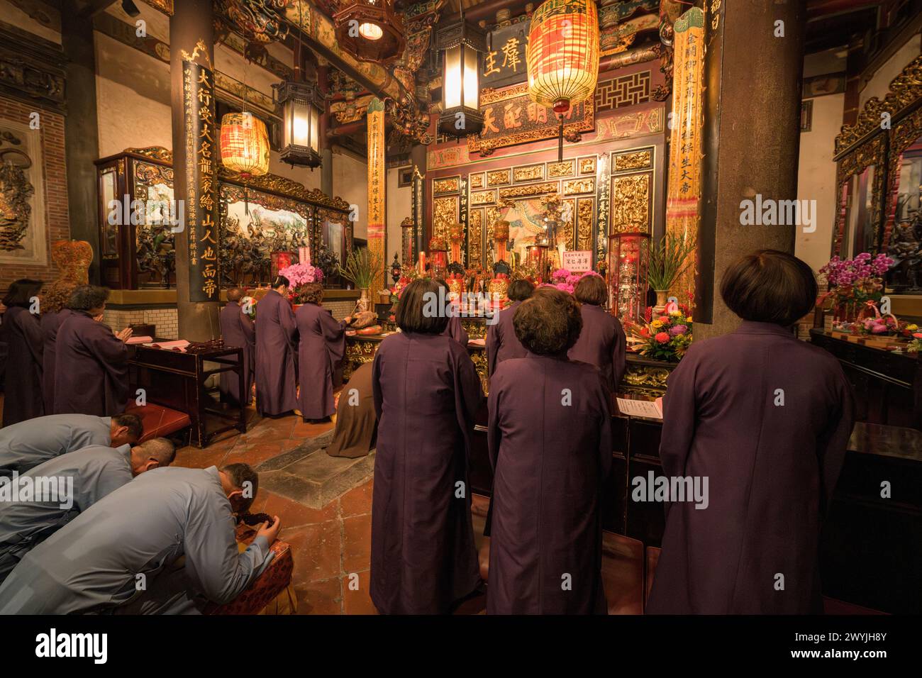 Devotees with offerings during a religious ceremony for the Chinese New Year in Baoan temple Stock Photo
