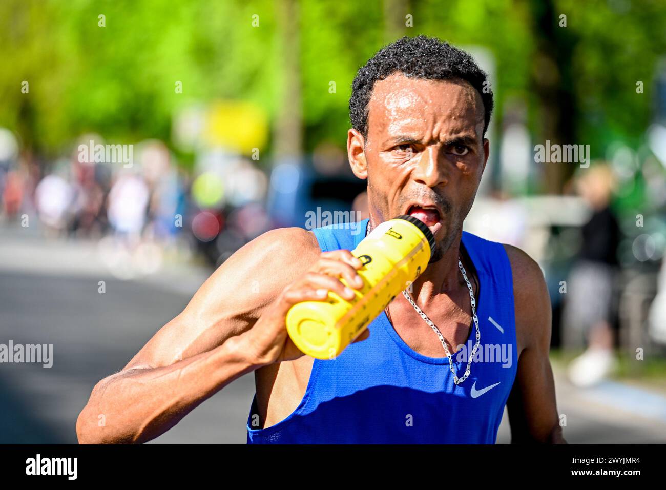 Linz, AUT, Leichtathletik, Oberbank Linz Donau Marathon 2024, im Bild ...