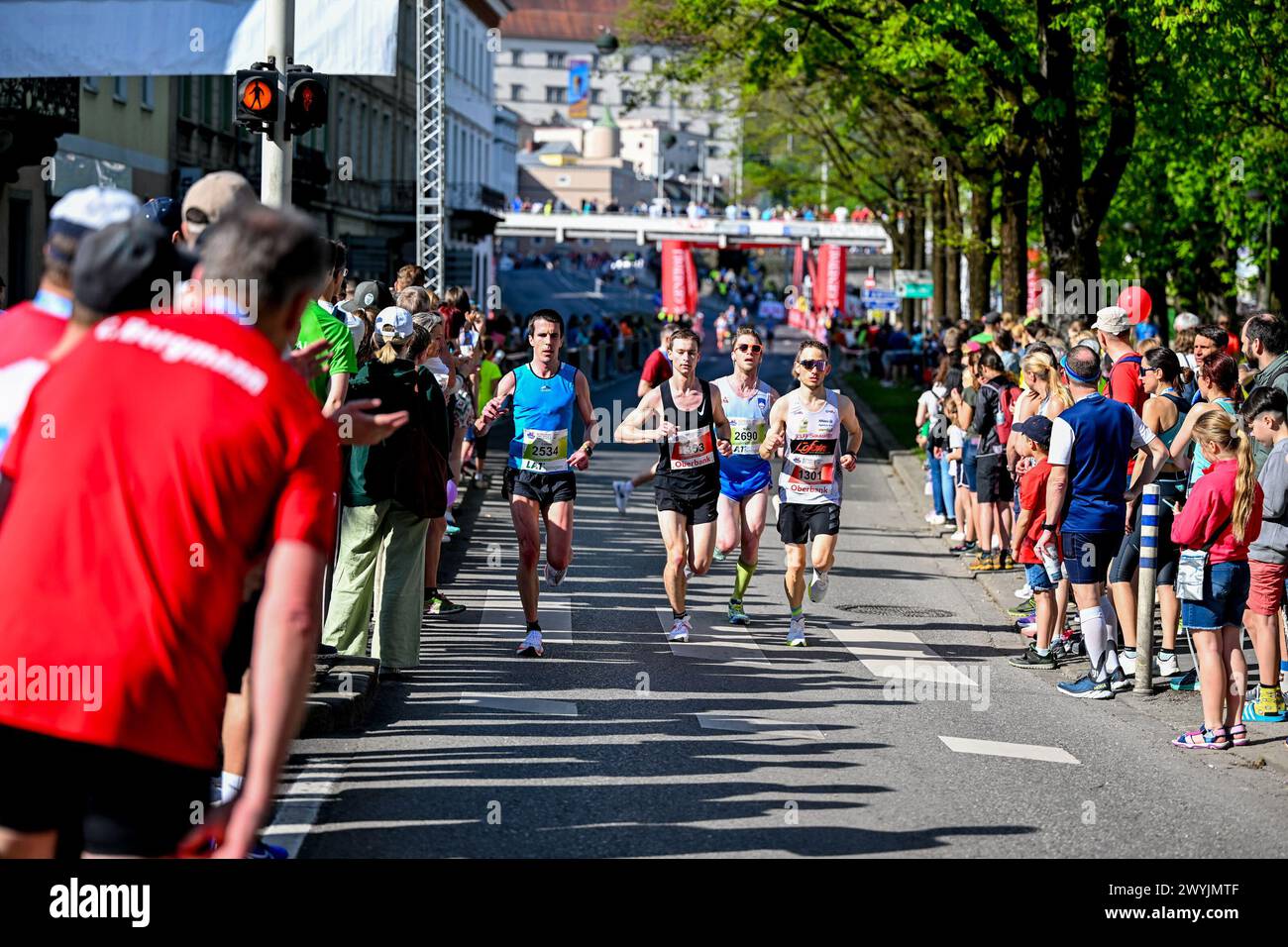 Linz, AUT, Leichtathletik, Oberbank Linz Donau Marathon 2024, im Bild ...