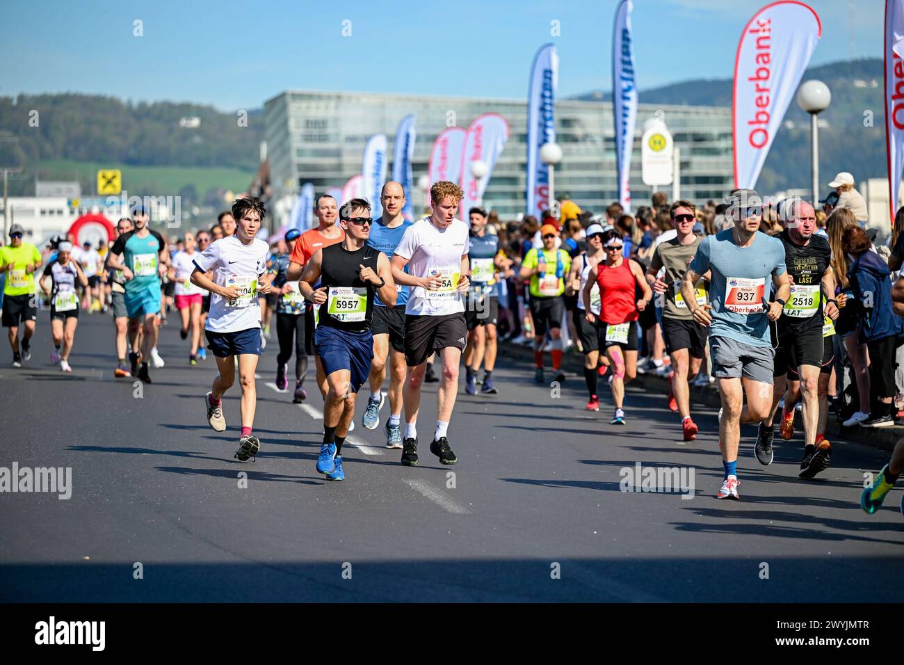 Linz, AUT, Leichtathletik, Oberbank Linz Donau Marathon 2024, im Bild