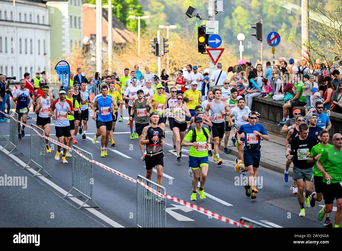 Linz, AUT, Leichtathletik, Oberbank Linz Donau Marathon 2024, im Bild