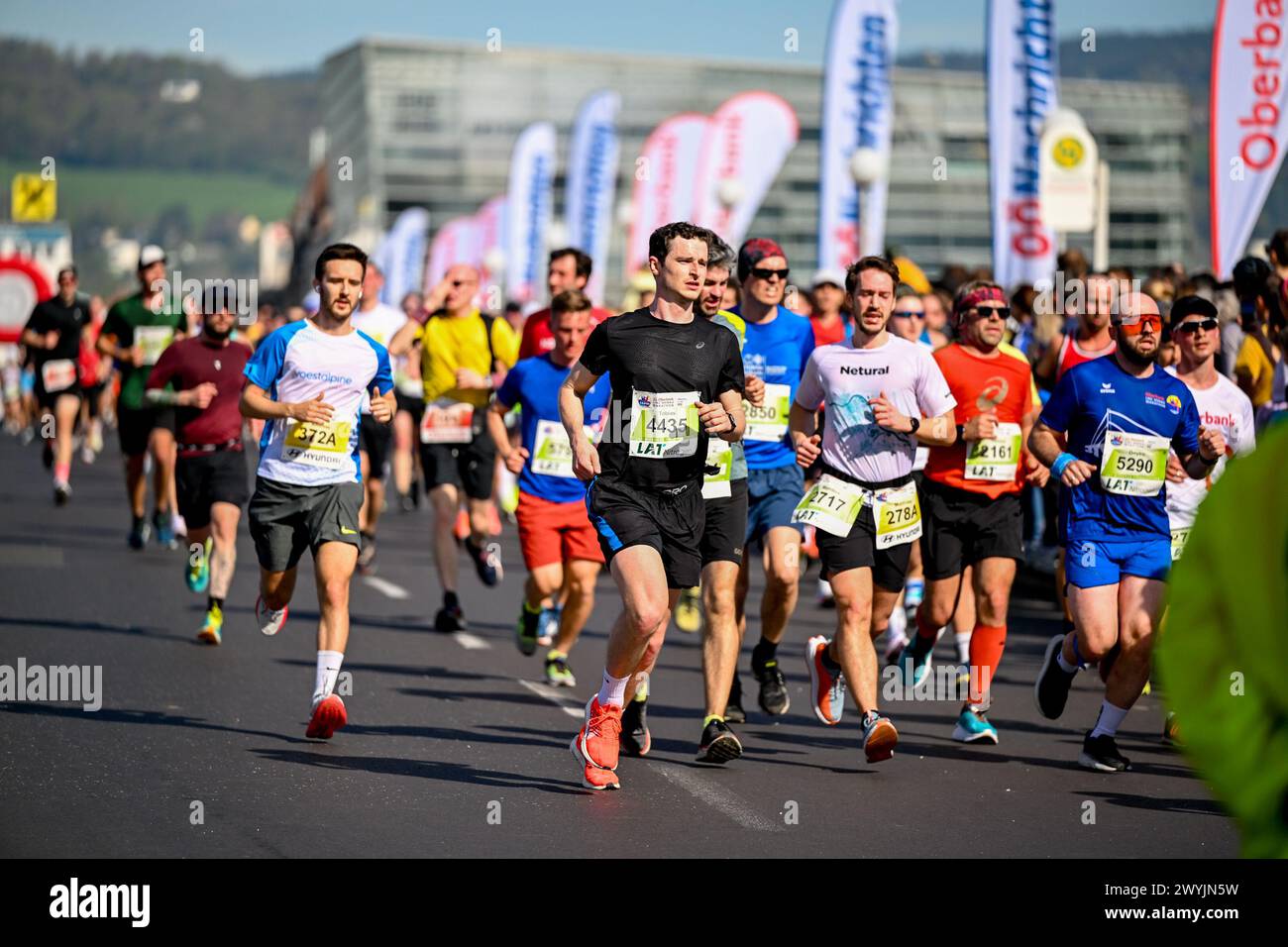  07.04.2024, Linz , AUT, Leichtathletik, Oberbank Linz Donau Marathon Motiv 
