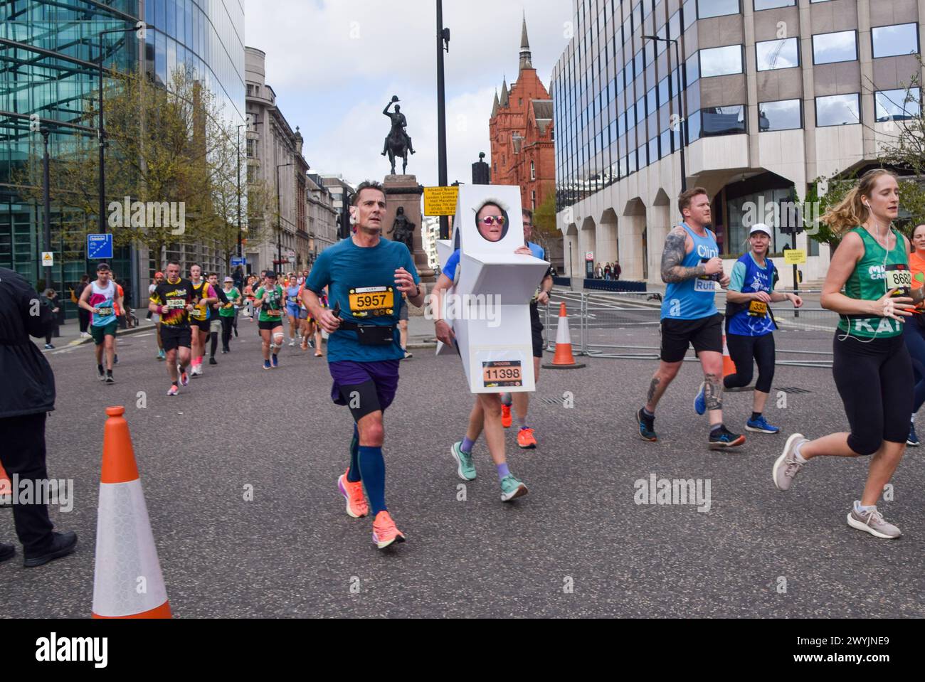 London landmarks half marathon 2024 hires stock photography and images