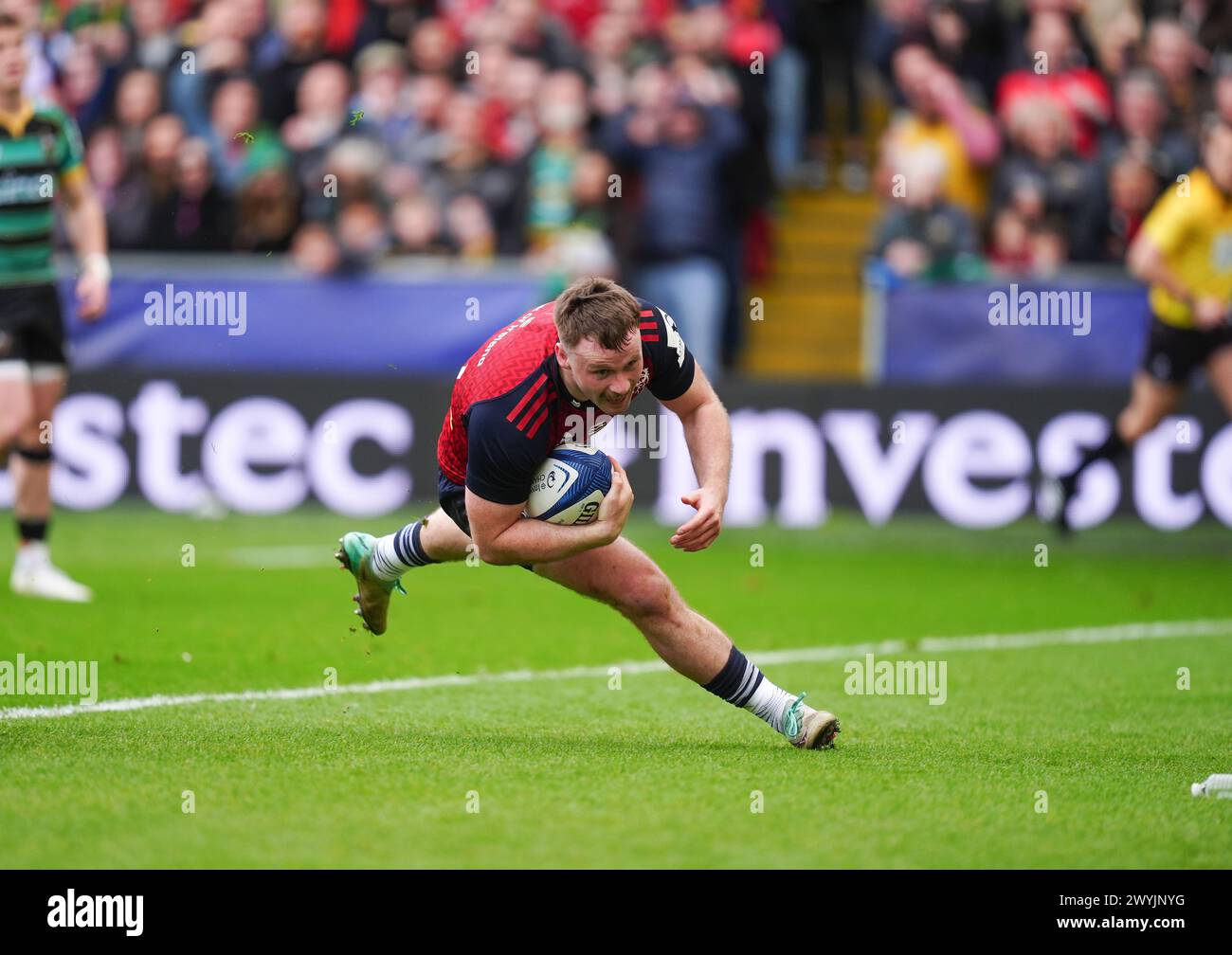 Munster’s Sean O'Brien dives over to score his side's first try during the ECPR Challenge Cup match at cinch Stadium at Franklin's Gardens, Northampton. Picture date: Sunday April 7, 2024. Stock Photo