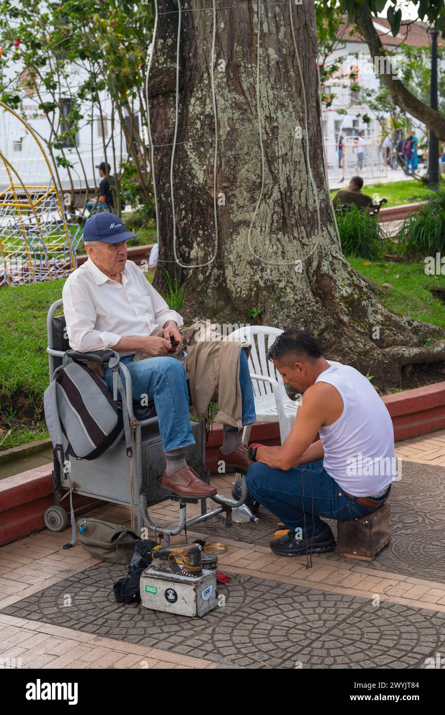 Colombia, Cauca district, historic quarter, Caldas Park, shoeshine boy Stock Photo