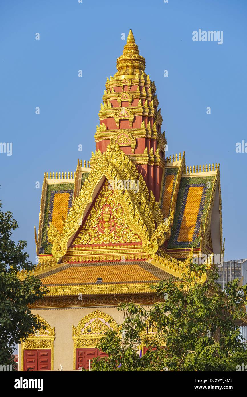 Cambodia, Phnom Penh, Doun Penh district, Wat Ounalom, Buddhist temple founded in the 15th century Stock Photo