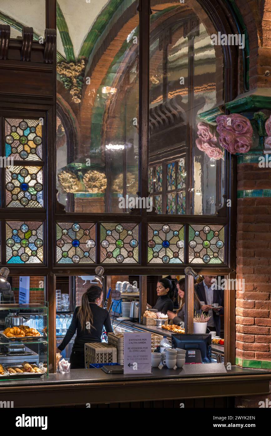 Spain, Catalonia, Barcelona, Palau de la Musica Catalana (Catalan Music Palace), concert hall designed by the architect of Catalan modernism Lluis Domènech i Montaner, a UNESCO World Heritage Site, the restaurant in the foyer Stock Photo