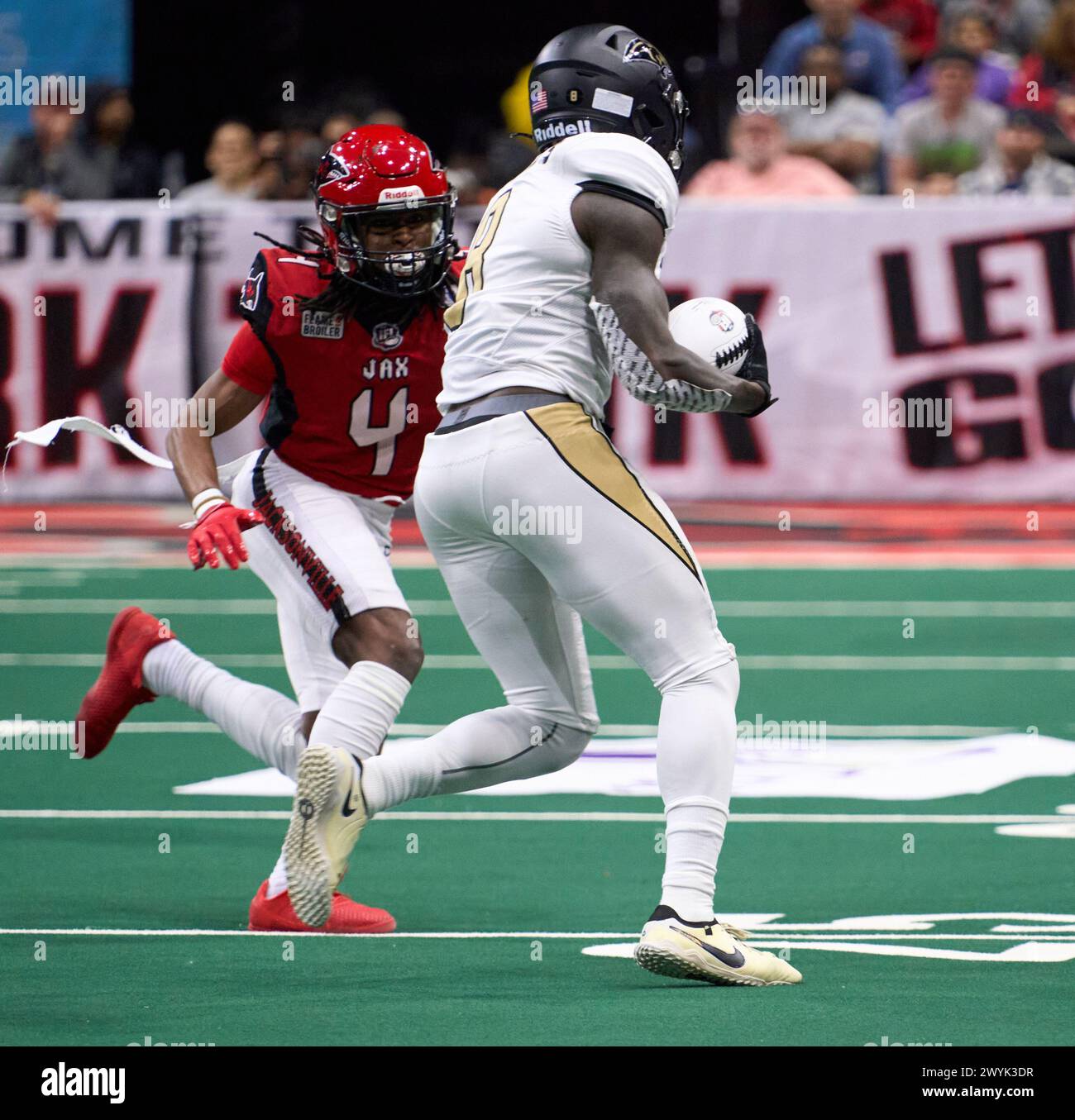 DB Brion Murray (#4) zeroes in for the tackle on WR J.T. Stokes. Photo Credit: Tim Davis/Alamy Live News Stock Photo