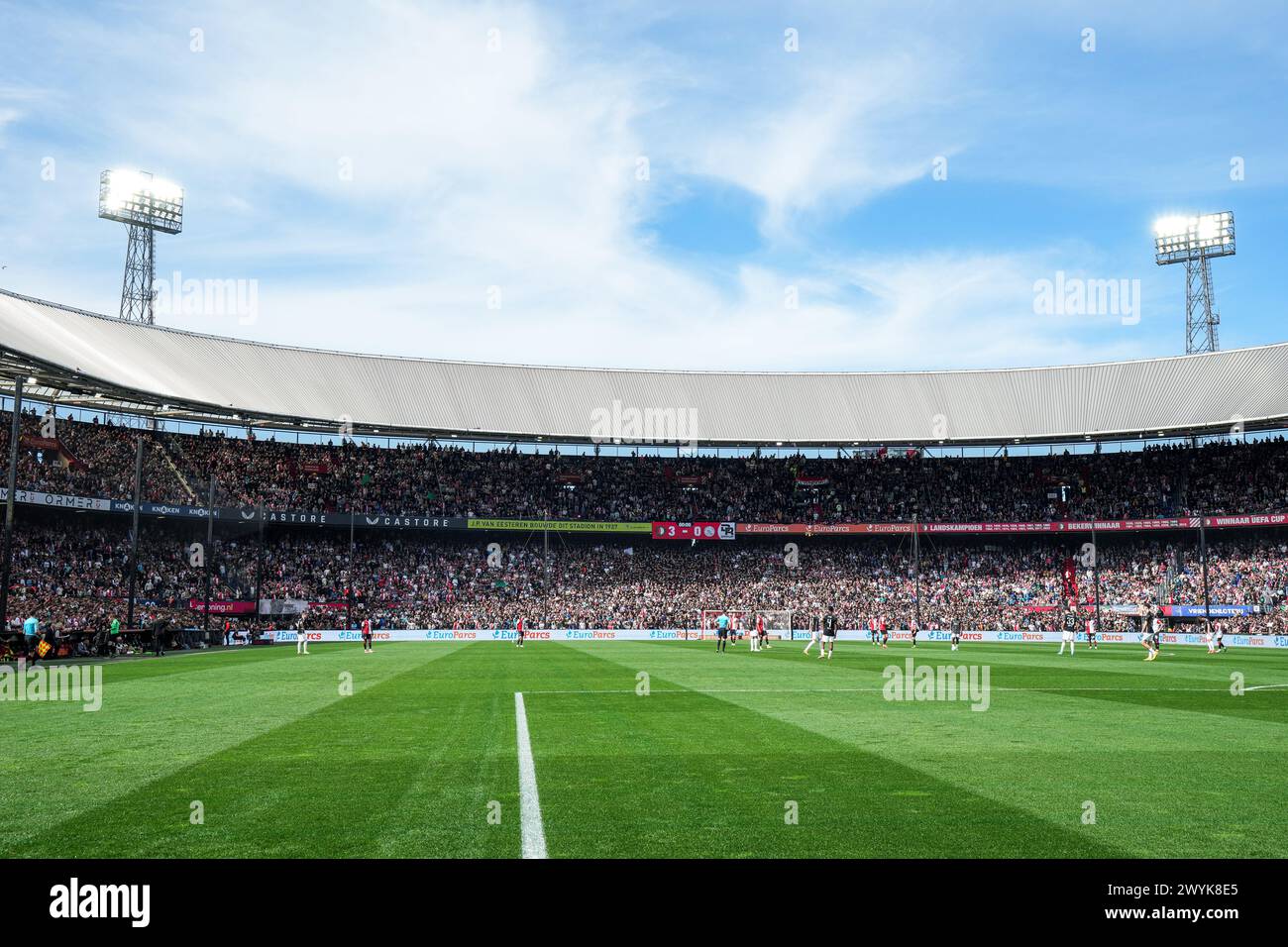 Rotterdam, The Netherlands. 07th Apr, 2024. Rotterdam - Overview of the stadium during the Eredivisie match between Feyenoord v Ajax at Stadion Feijenoord De Kuip on 7 April 2024 in Rotterdam, The Netherlands. Credit: box to box pictures/Alamy Live News Stock Photo