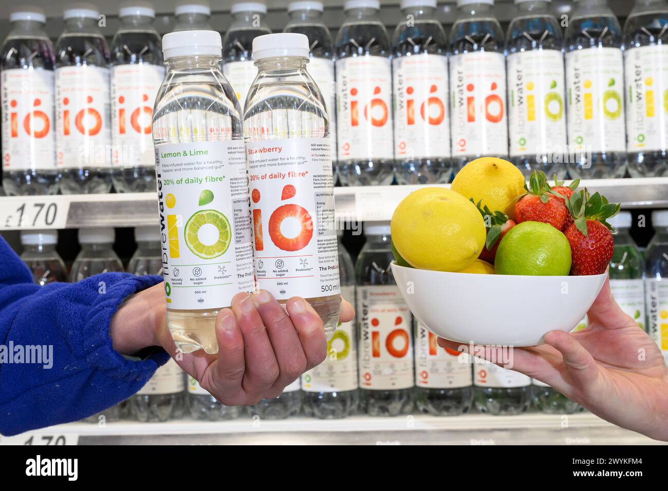 Pictured: Mohsin Laginaf, Co-Founder of IO Fibrewater and  Asda Alloa GSM, Stephen McKeane  The Prebiotic Company has created the pioneering functiona Stock Photo