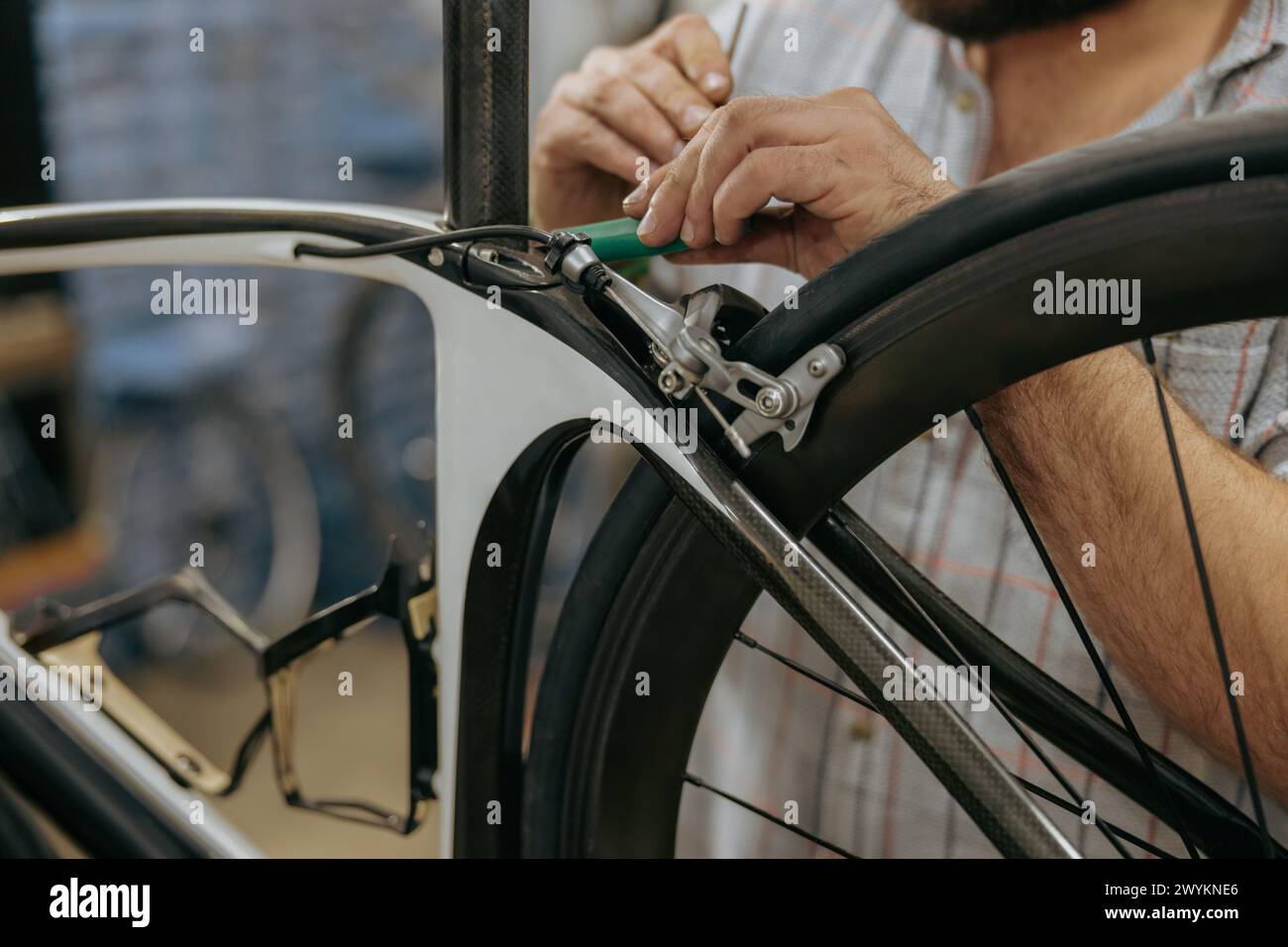 Mechanic using cycle tyre hi-res stock photography and images - Alamy
