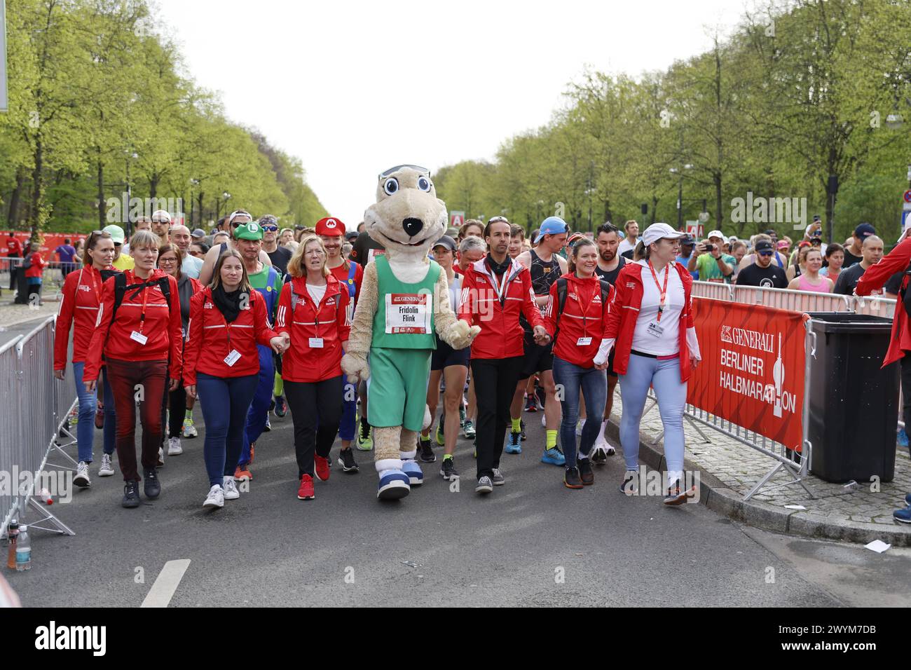 Läufer, Sieger Generali Berliner Halbmarathon 2024, SCC Events, am 07.