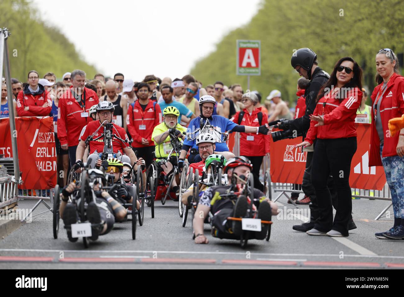 Läufer, Sieger Generali Berliner Halbmarathon 2024, SCC Events, am 07.