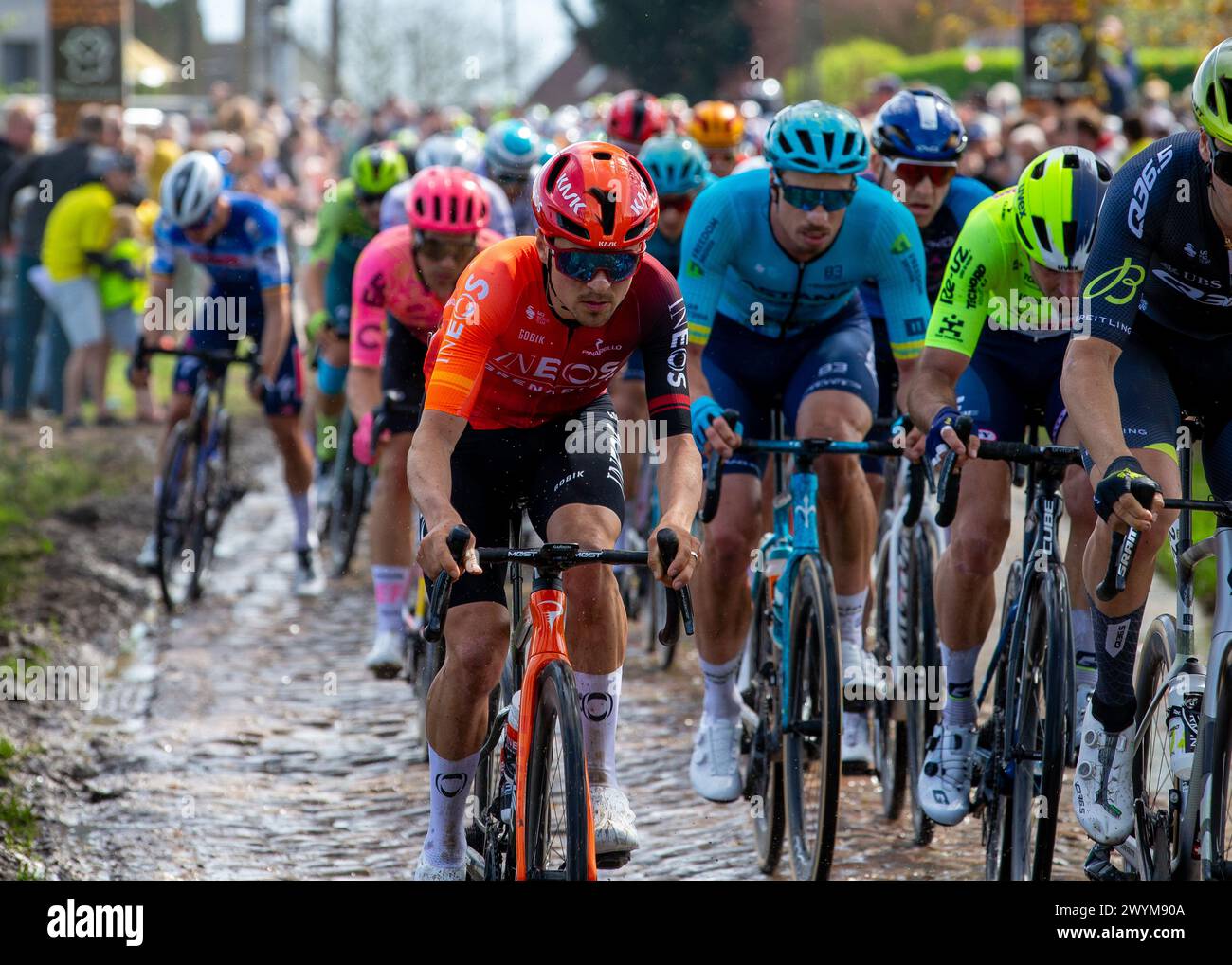 tom pidcock, INEOS Grenadiers crusing over the 2nd section of pave