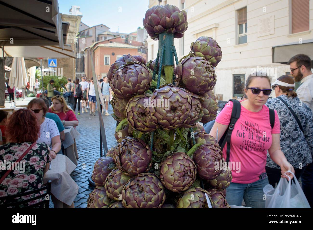 Rome, Italy. 7th Apr, 2024. The tip of a cone made with artichoke heads among people and restaurant customers on the occasion of the Roman Artichoke Festival in Rome. The Roman Artichoke Festival has begun in the former Jewish Ghetto in Rome. The Roman Artichoke is a typical variety of the Lazio region, in addition to being a cornerstone of the Mediterranean diet, it is a fundamental ingredient of the Roman and Judeo-Roman culinary tradition, which has seen its use in numerous recipes, famous throughout the world. (Credit Image: © Marcello Valeri/ZUMA Press Wire) EDITORIAL USAGE ONLY! Not for Stock Photo