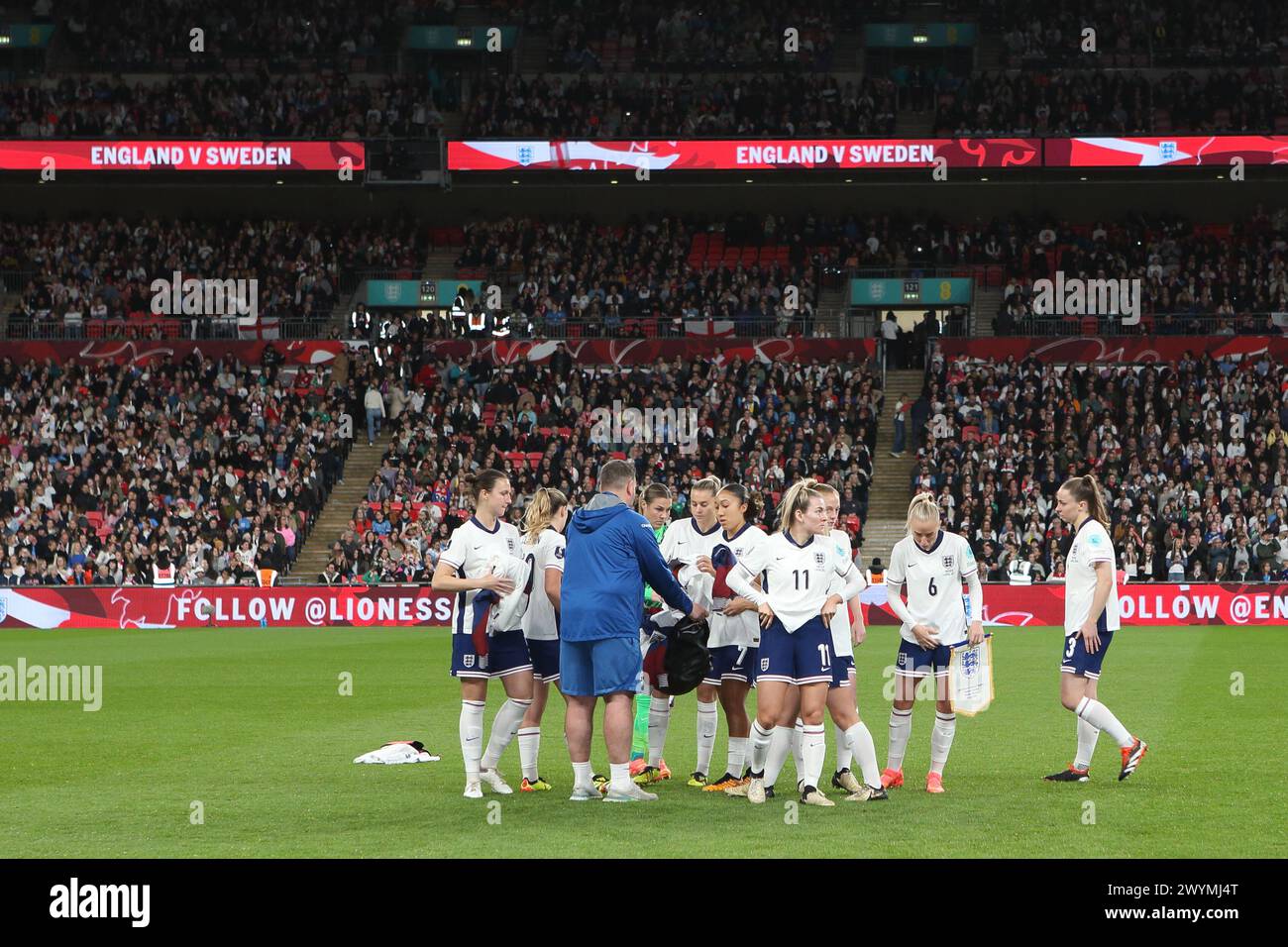 England get ready for team photo England v Sweden UEFA Women's Euro football qualifier Wembley Stadium, London, 5 April 2024 Stock Photo