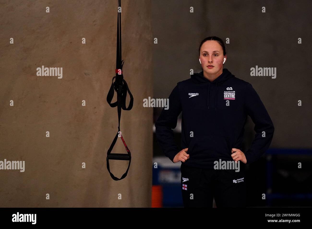 Elizabeth Booker prepares for the Women's 100m Breaststroke Paris Final