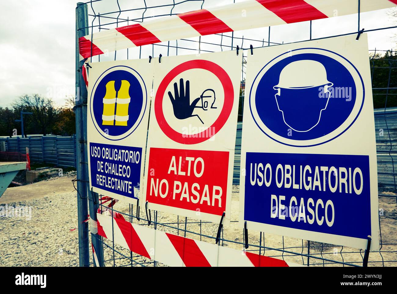 Signaling. Construction. Building Stock Photo - Alamy