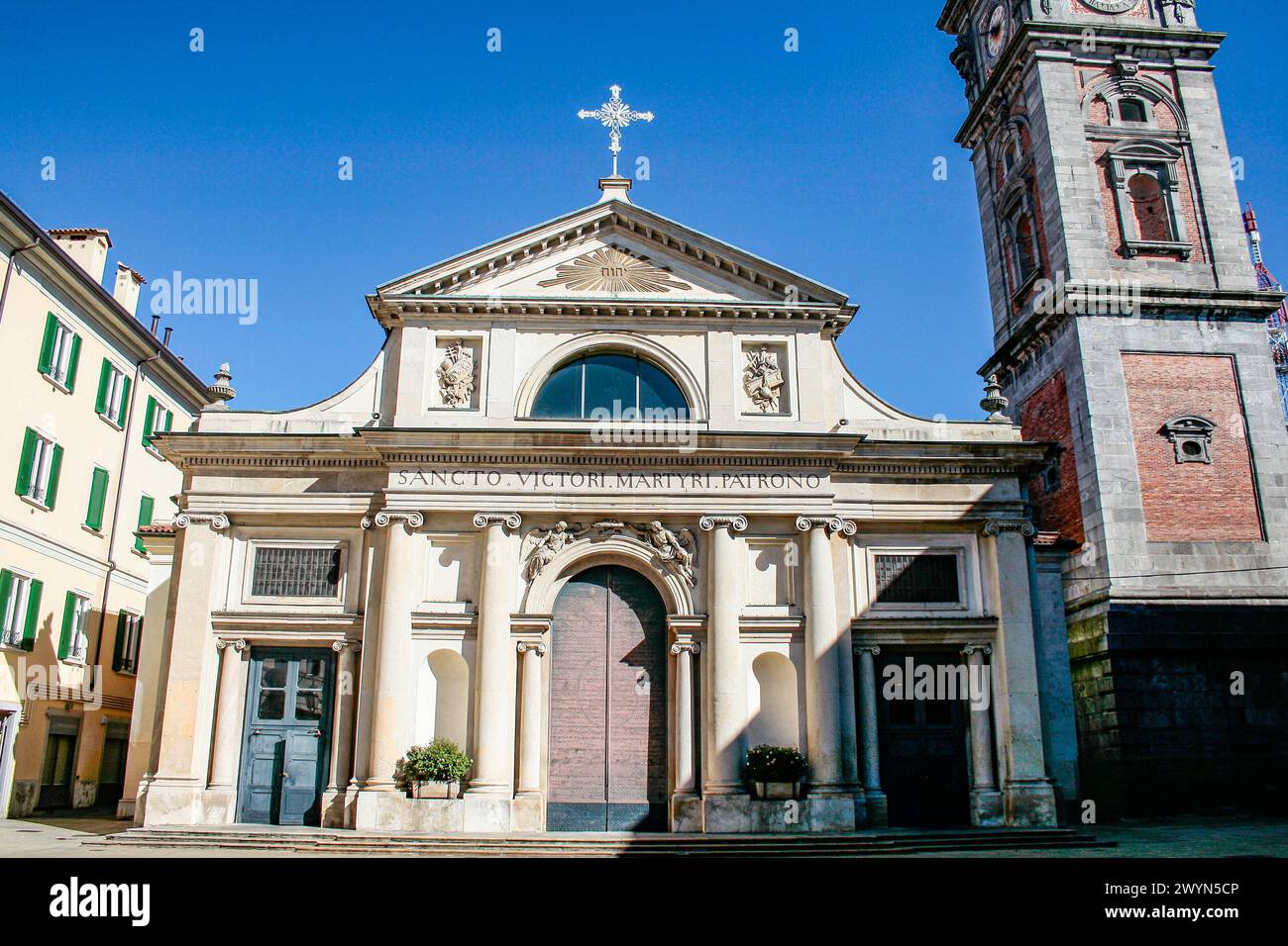 Varese, Lombardy, Italy. Basilica of San Vittore (16th-17th century), the facade 1788-1791, architect Leopold Pollack. Stock Photo