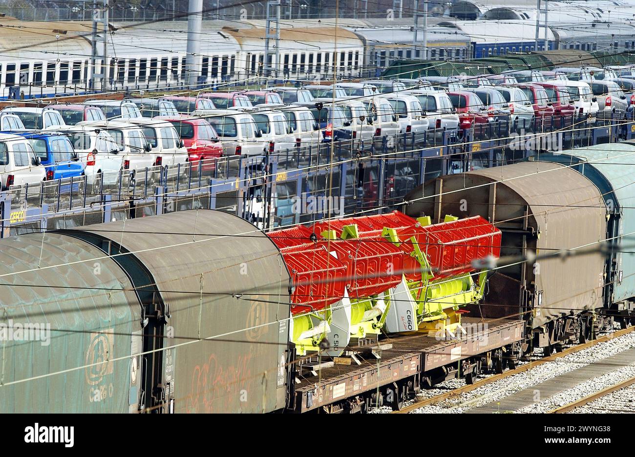 Freight trains. Irun. Guipúzcoa (SpanishFrench border Stock Photo Alamy