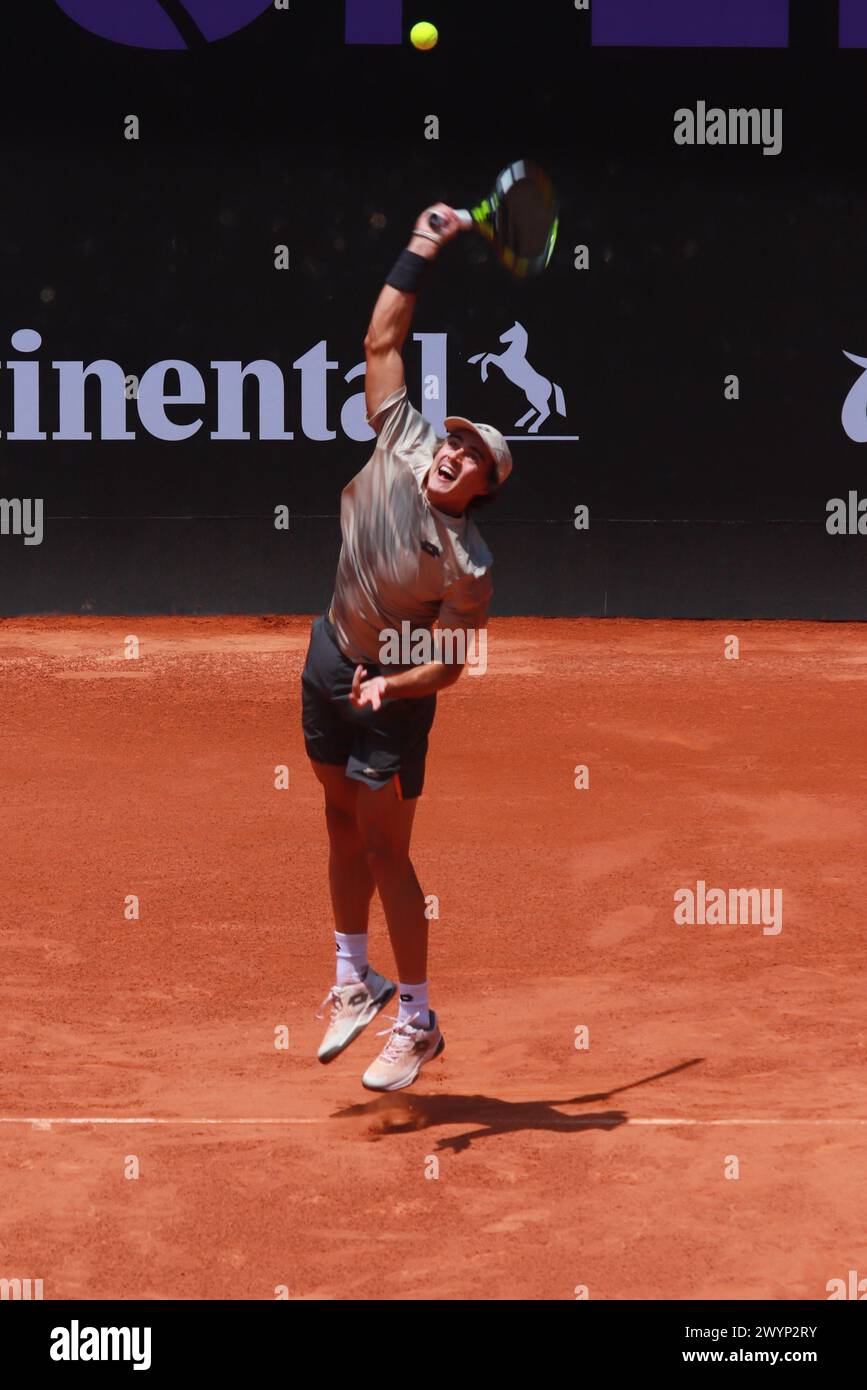 Mexico City, Mexico. 07th Apr, 2024. April 7, 2024, Mexico City, Mexico: Adam Walton of the Australia doubles team serves to Ryan Seggerman and Patrik Trhac of United States during the Men's Doubles Final match of the Mexico City Open at Deportivo Chapultepec. Ryan Seggerman and Patrik Trhac defeated Tristan Schoolkate and Adam Walton 2 sets to 1. on April 7, 2024 in Mexico City, Mexico. (Photo by Carlos Santiago/ Eyepix Group/Sipa USA) Credit: Sipa USA/Alamy Live News Stock Photo