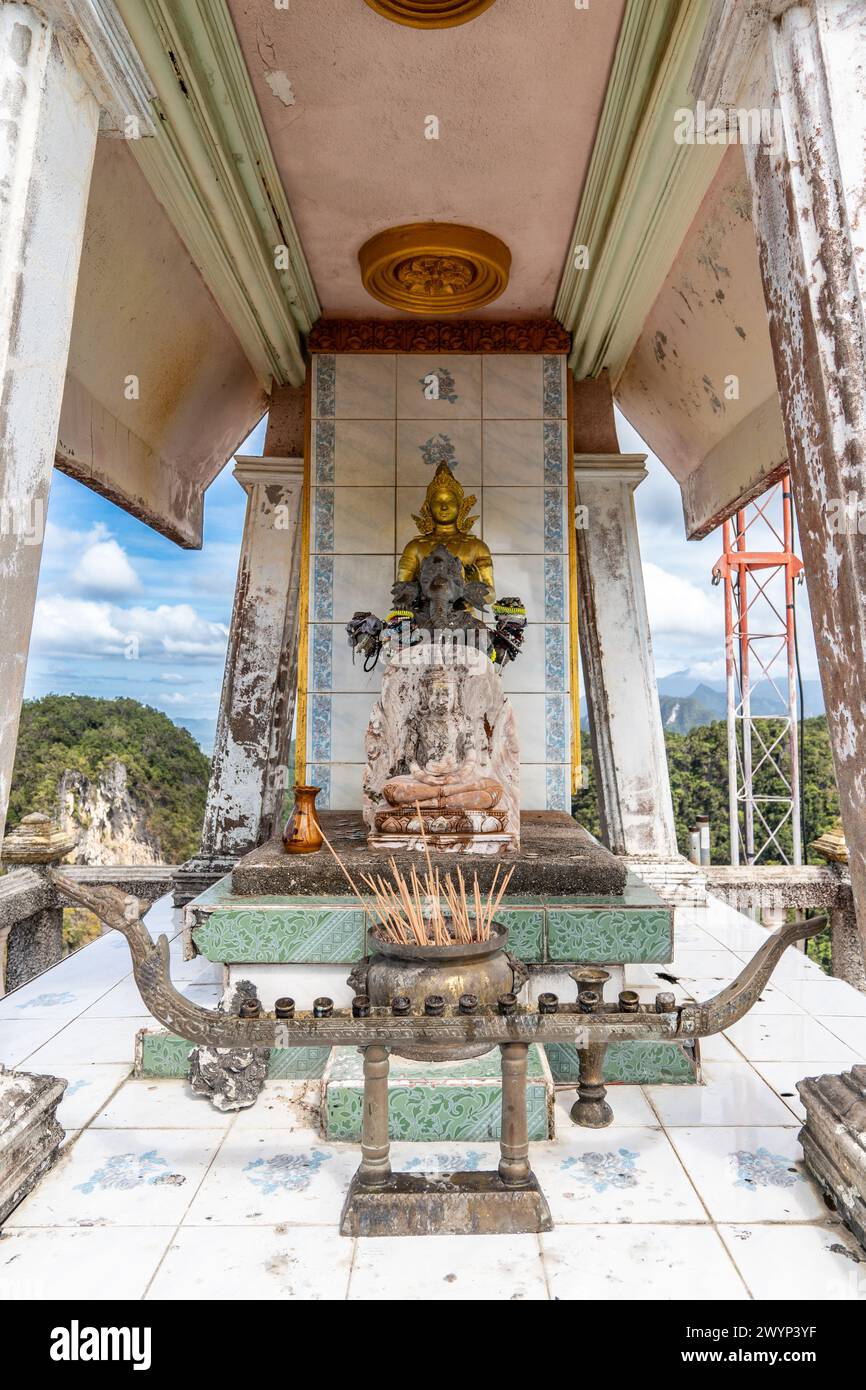 Golden altar of incense hi-res stock photography and images - Alamy