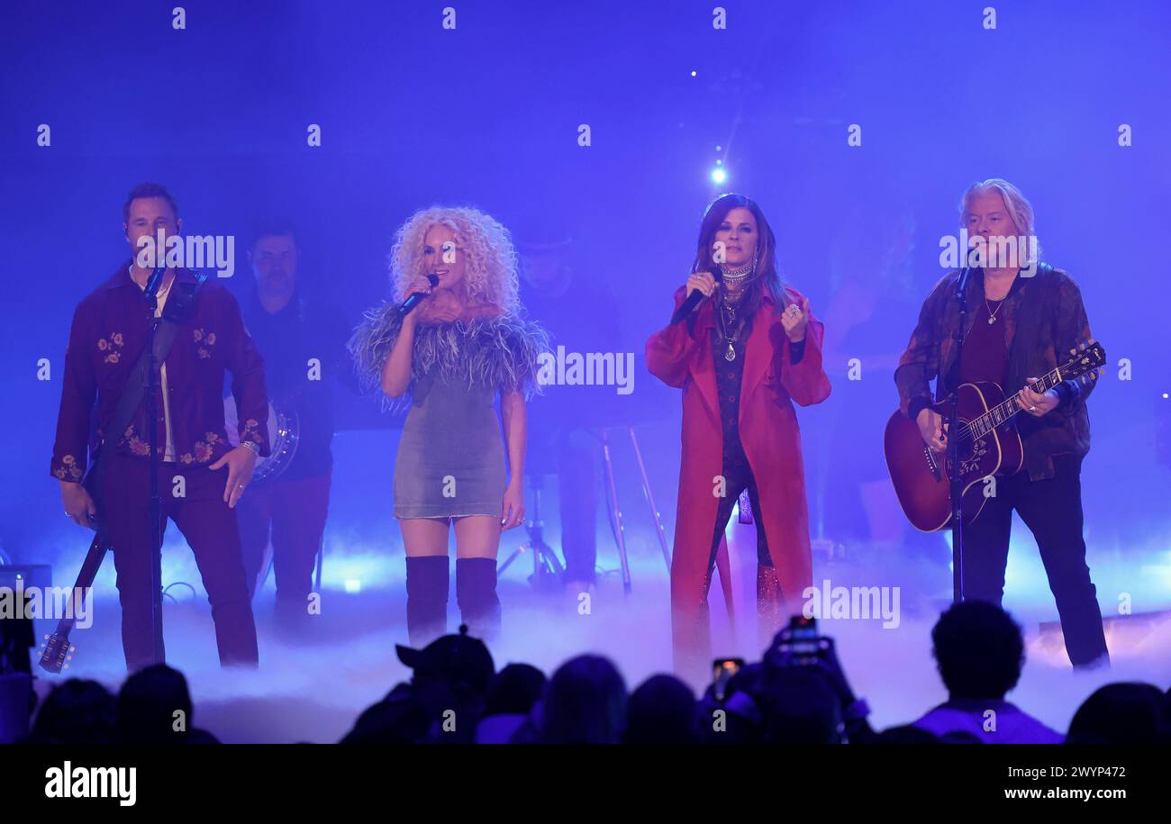 Austin, USA. 07th Apr, 2025. Little Big Town onstage at the 2025 CMT