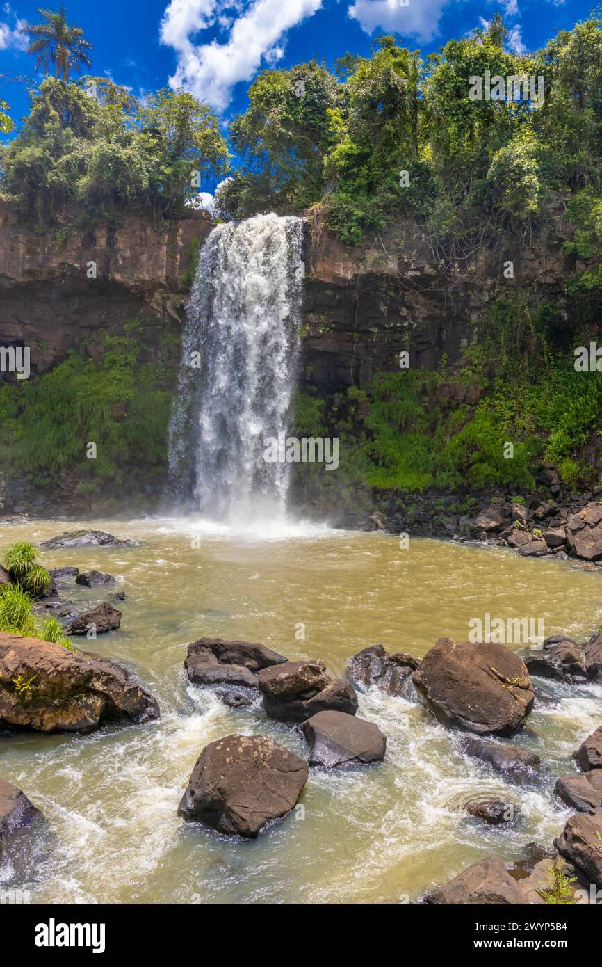 Porno yulduzi Sienna Westning toliq fotosuratlari Ayolning oyoqlari orasidagi jinsiy olatni