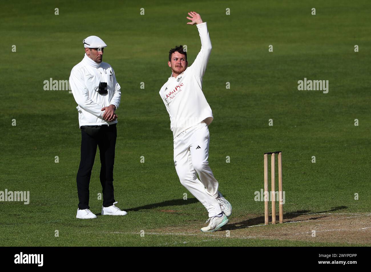 Matt Montgomery in bowling action for Nottinghamshire during Nottinghamshire CCC vs Essex CCC, Vitality County Championship Division 1 Cricket at Tren Stock Photo