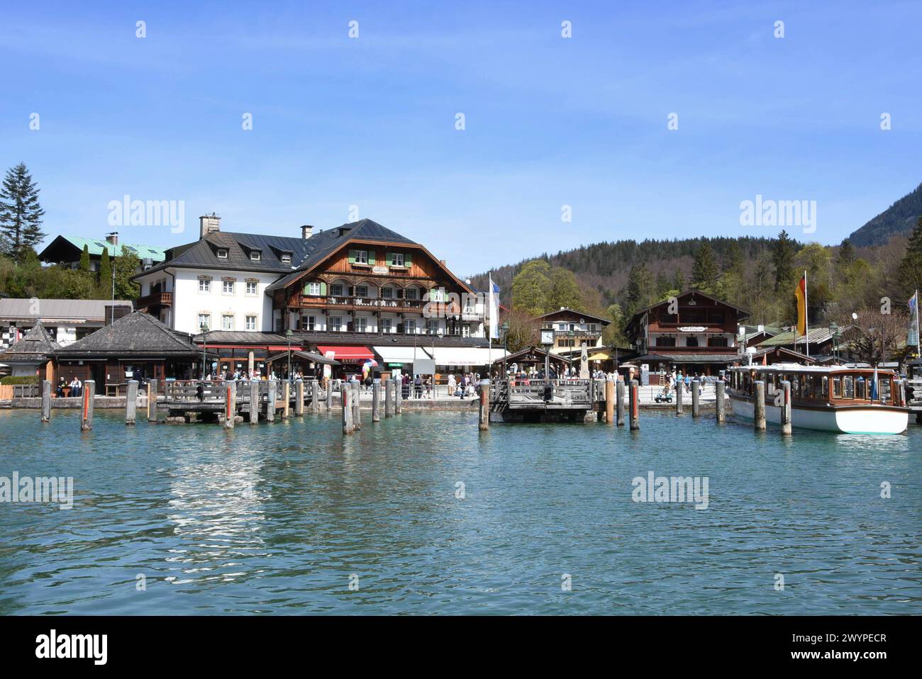 Restaurant-Hotels-Haeuserreihen Koenigssee 06.04 2024 Bayerische Seen ...