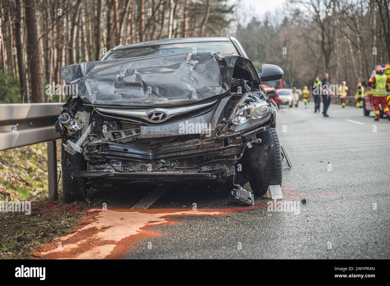 Verkehrsunfall Ein Hyundai nach einem Verkehrsunfall Kühdorf B 92, Kühdorf, Langenwetzendorf Deutschland *** Traffic accident A Hyundai after a traffic accident Kühdorf B 92, Kühdorf, Langenwetzendorf Germany Stock Photo