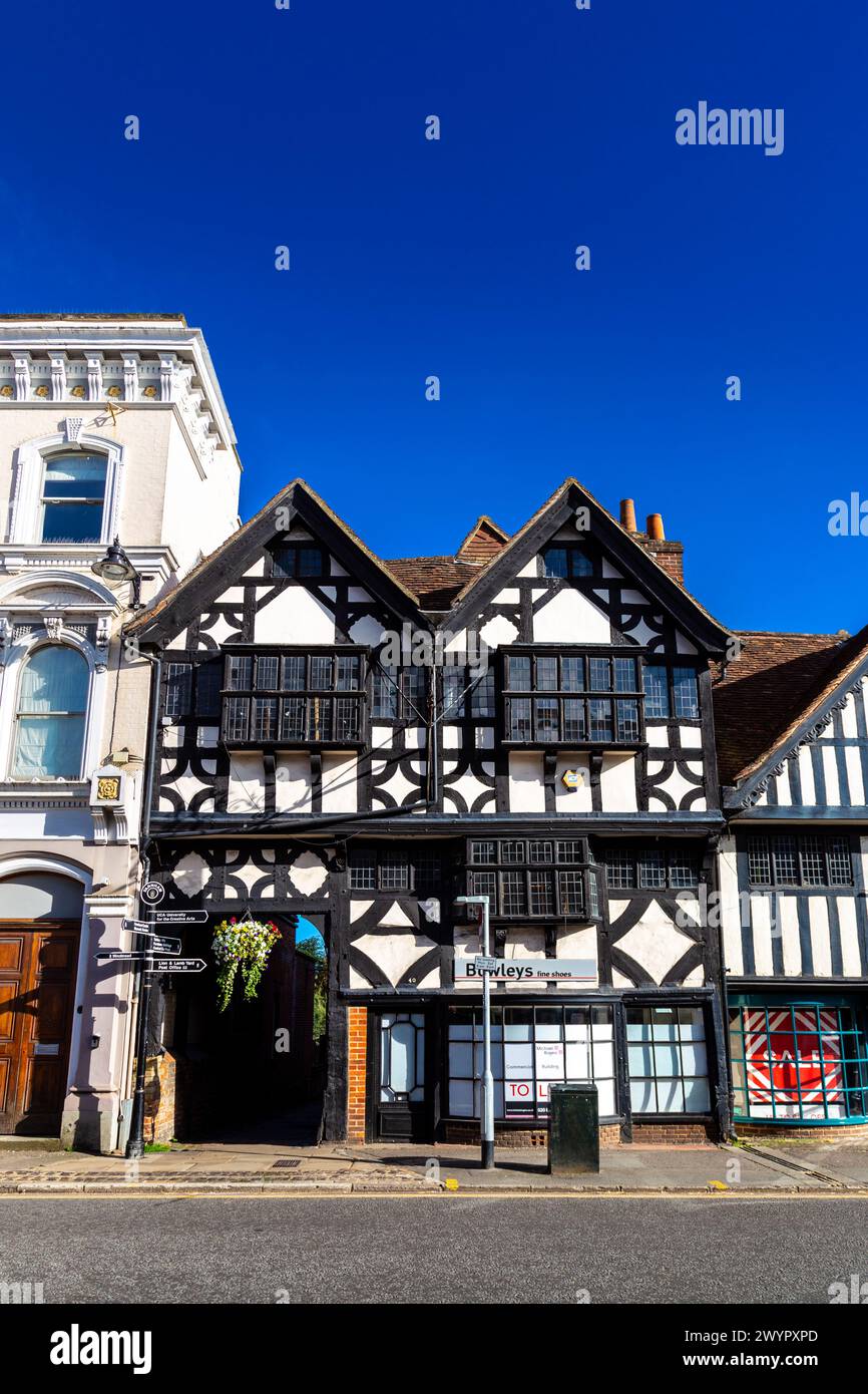 Historic tudor style house on 41-42 The Borough, Farnham, England Stock Photo