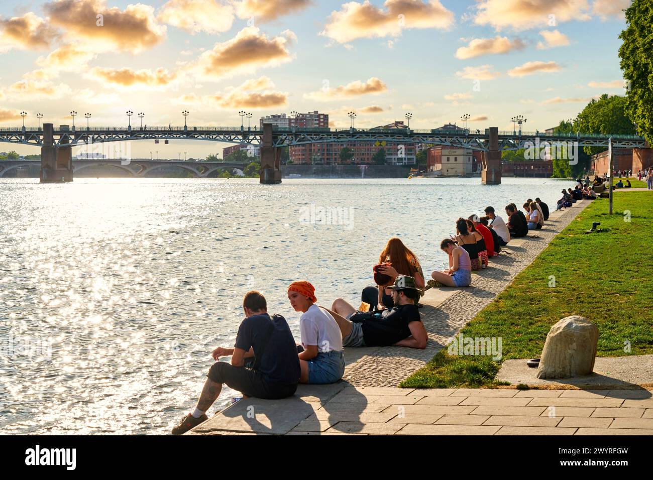 St-Pierre bridge, Garonne River, Toulouse, Haute-Garonne, Occitanie, France, Europe. Stock Photo