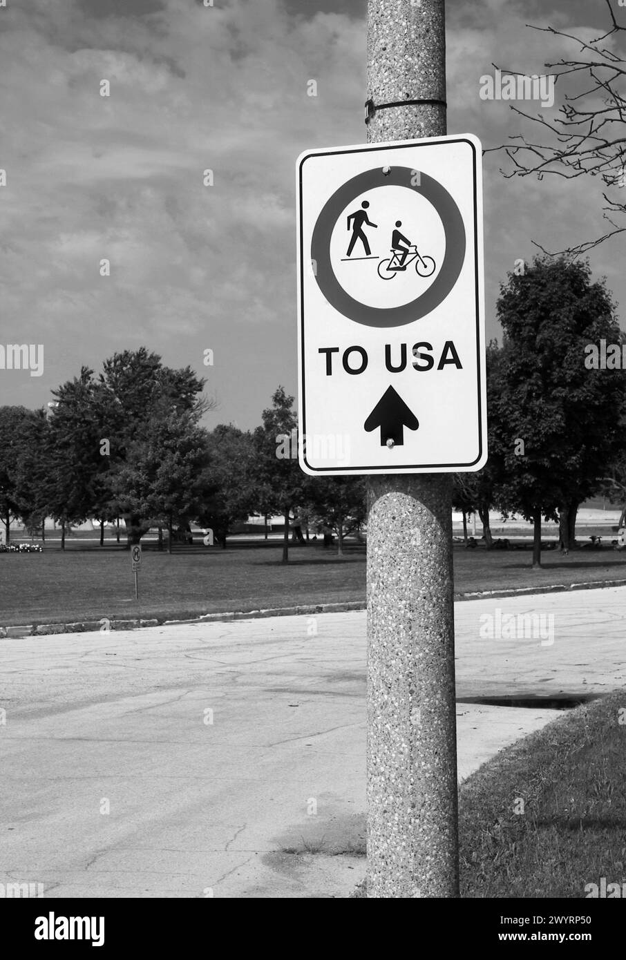 Sign to USA at Fort Erie Canada Stock Photo