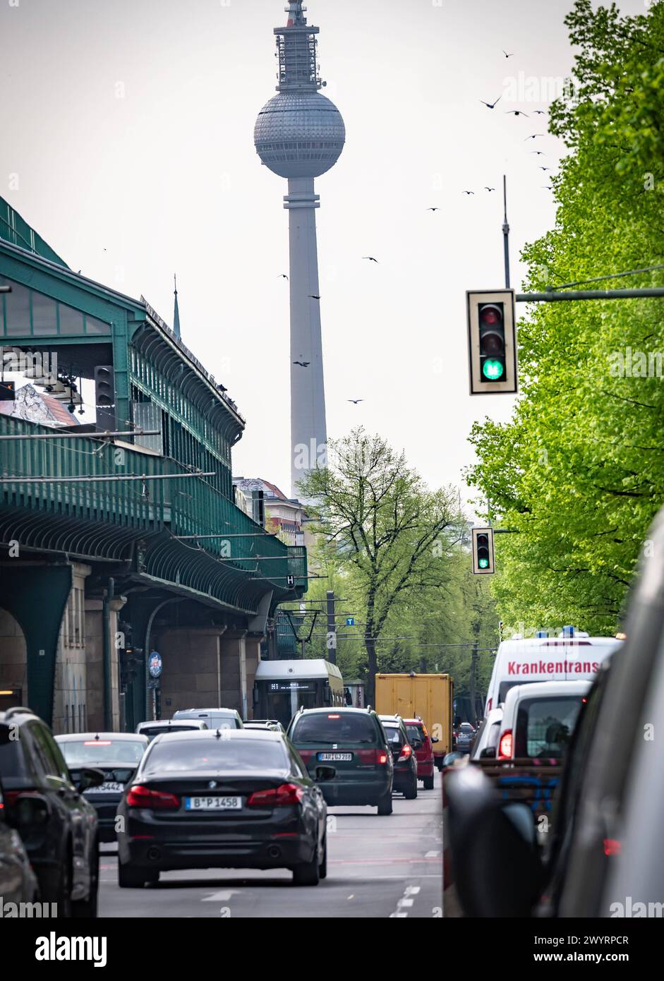 Berlin Pankow OT Prenzlauer Berg Stra enszene Sch nhauser Allee 08 04 berlin-pankow-ot-prenzlauer-berg-stra-enszene-sch-nhauser-allee-08-04