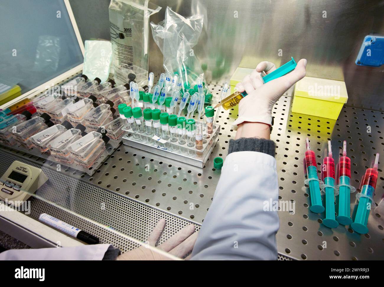 Cytogenetics laboratory hi-res stock photography and images - Alamy