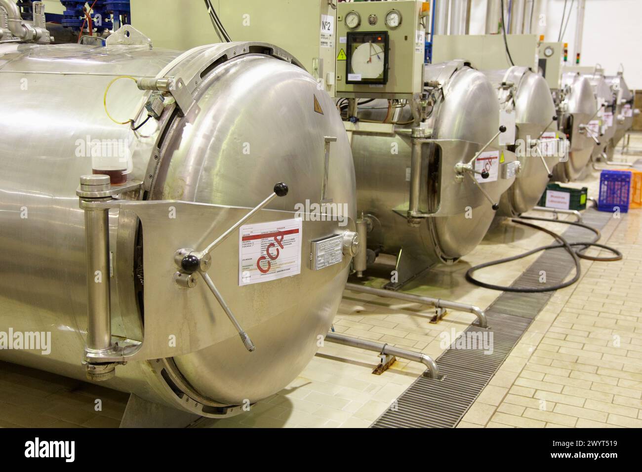 Hermetically sealed containers hires stock photography and images Alamy