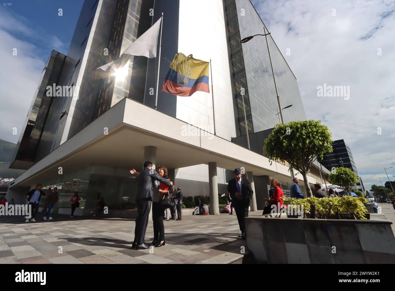 UIO-AUDIENCIA-CASO-VILLAVICENCIO Quito, 08 de abril de 2024. El caso De Fernando Villavicencio, previsto para las 8h00 en el Complejo Judicial Norte, se difiere antes de instalarse la audiencia. API / HAMILTON LOPEZ Quito Pichincha Ecuador CLJ-UIO-AUDIENCIA-CASO-VILLAVICENCIO-931b4de3393179d8d6946010f658de7e *** VILLAVICENCIO CASE HEARING Quito, April 08, 2024 The case of Fernando Villavicencio, scheduled for 8 Copyright: xHamiltonxLopezx Stock Photo