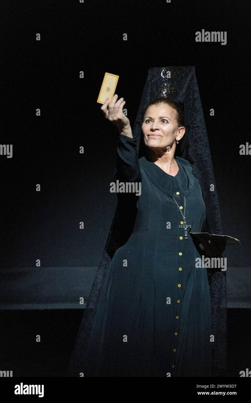 Ruth Alfie Adams (Mother of Don Jose) in CARMEN at the Royal Opera House, Covent Garden, London WC2  05/04/2024 music: Georges Bizet  libretto: Henri Meilhac & Ludovic Halevy  dramaturg: Elisa Zaninotto  conductor: Antonello Manacorda  set design: Paulo Fantin  costumes: Carla Teti  lighting: Alessandro Carletti  director: Damiano Michieletto Stock Photo