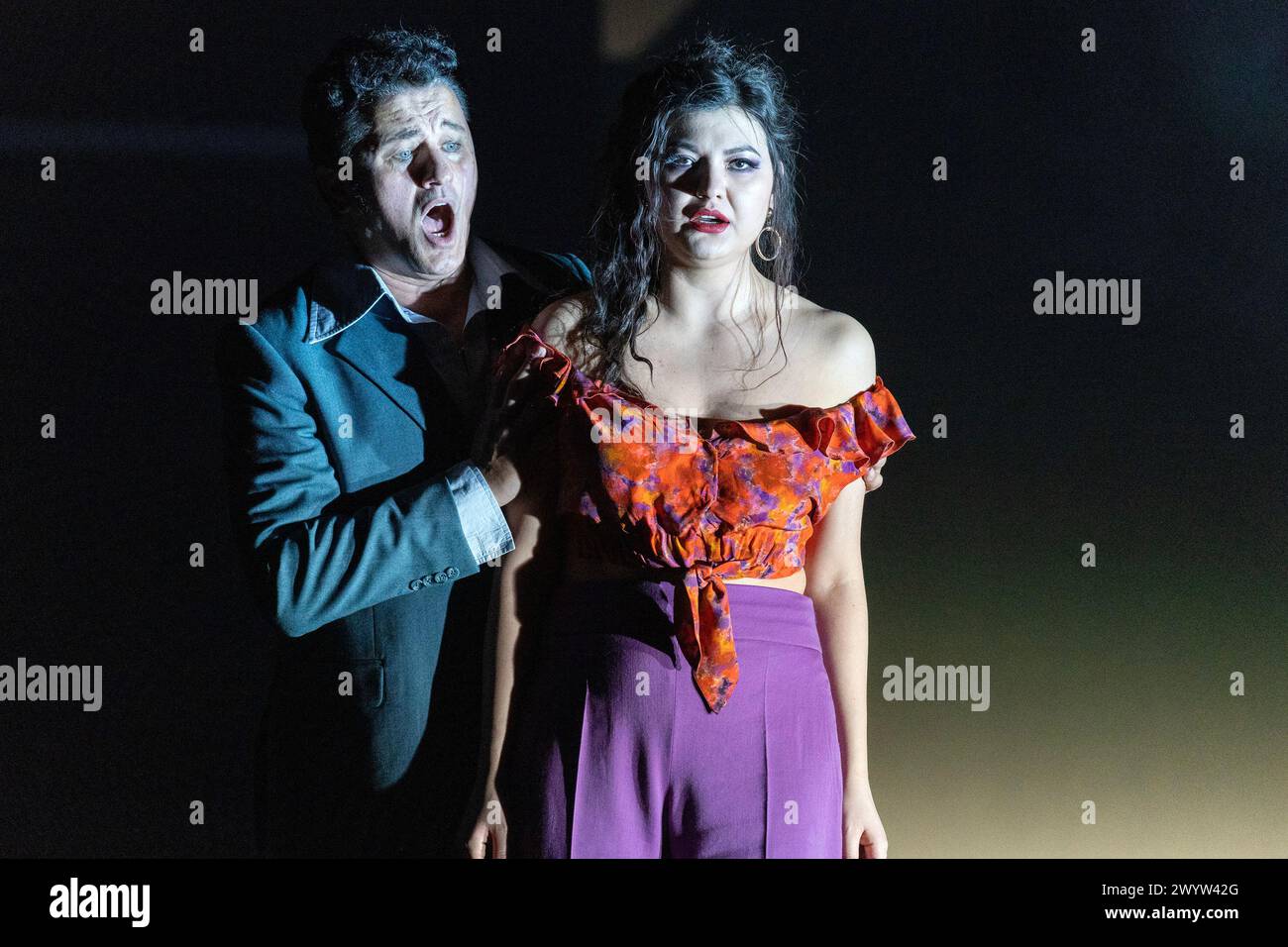 Piotr Beczala (Don Jose), Aigul Akhmetshina (Carmen) in CARMEN at the Royal Opera House, Covent Garden, London WC2  05/04/2024 music: Georges Bizet  libretto: Henri Meilhac & Ludovic Halevy  dramaturg: Elisa Zaninotto  conductor: Antonello Manacorda  set design: Paulo Fantin  costumes: Carla Teti  lighting: Alessandro Carletti  director: Damiano Michieletto Stock Photo