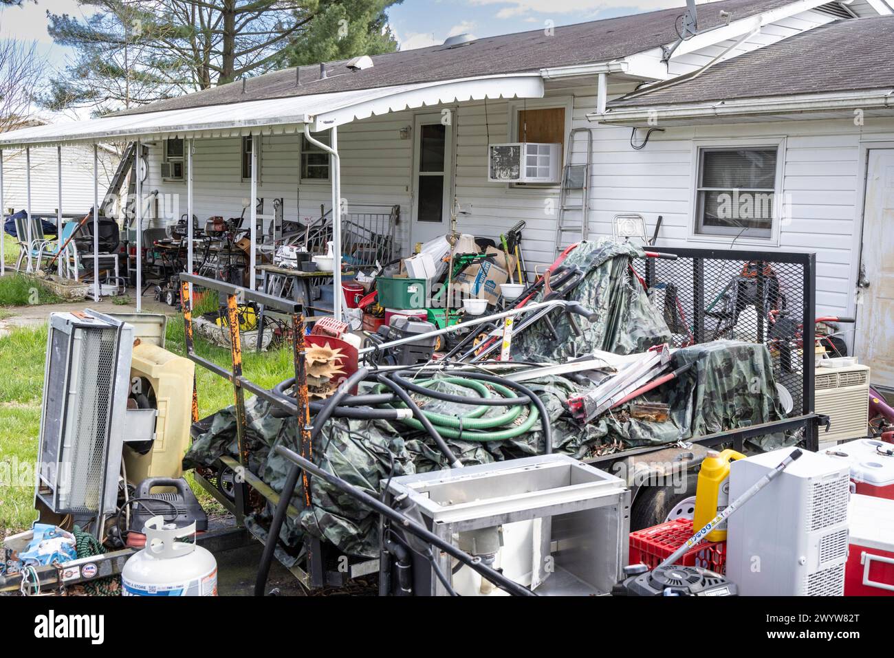A Hoarder with junk overflowing to yard and porch, Dover, Delaware Stock Photo