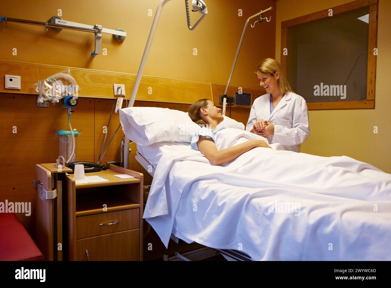 1950s hospital nurses patient hi-res stock photography and images - Alamy