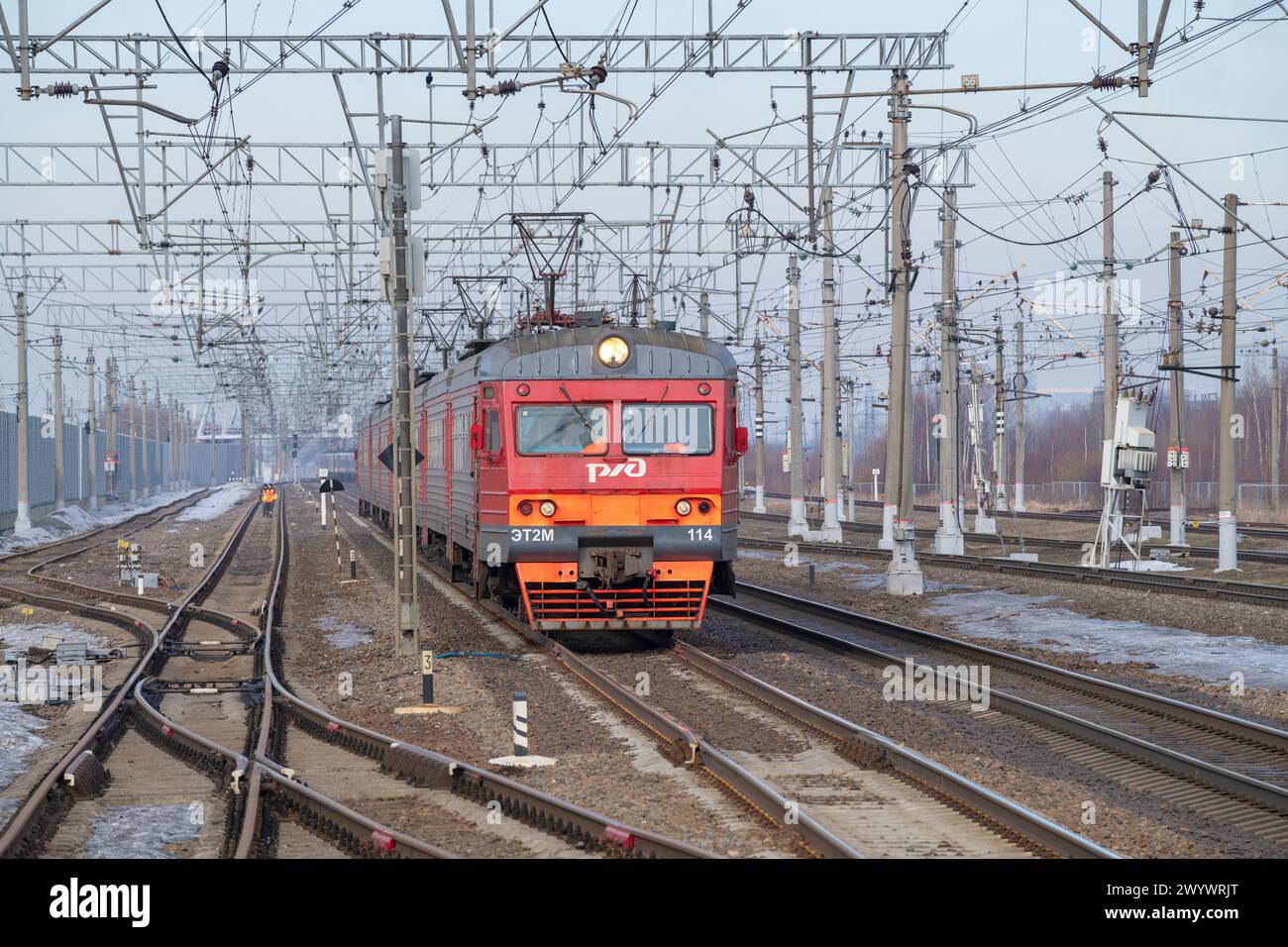 PETRO-SLAVYANKA, RUSSIA - MARCH 04, 2024: View of the approaching suburban electric train ET2M-114 on a March day. Oktyabrskaya Railway Stock Photo