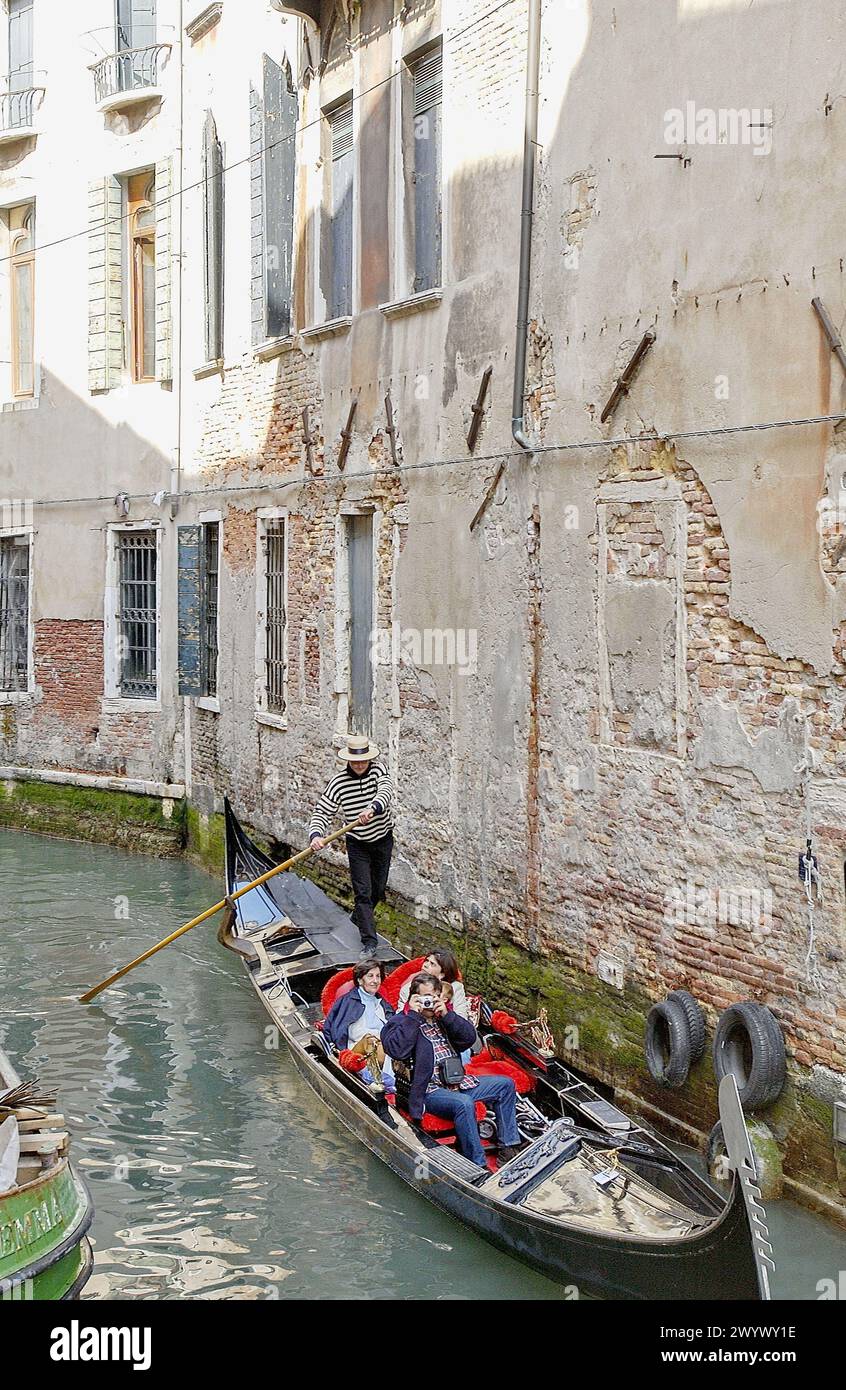 Cargo boat venice canal gondolas hi-res stock photography and images ...