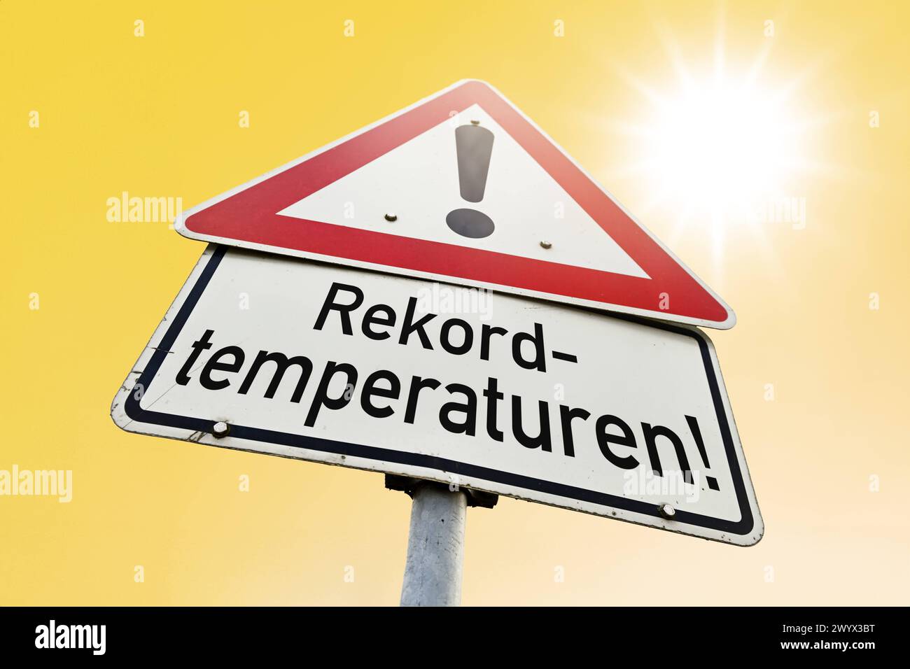 FOTOMONTAGE, Gefahrenschild Rekordtemperaturen *** FOTOMONTAGE, danger sign record temperatures Stock Photo