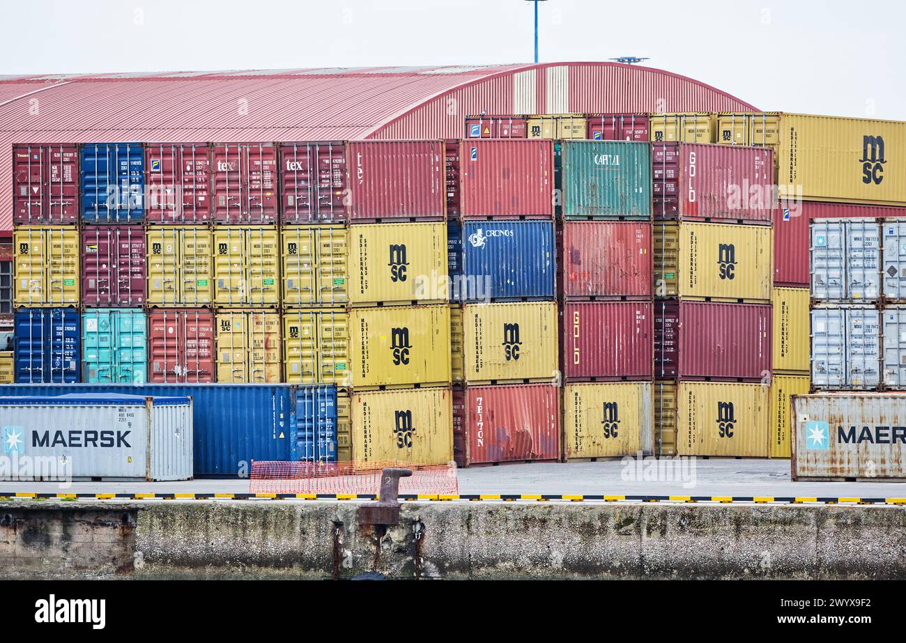 Gijón, Asturias, Spain. Musel Port. Container unloading Stock Photo - Alamy